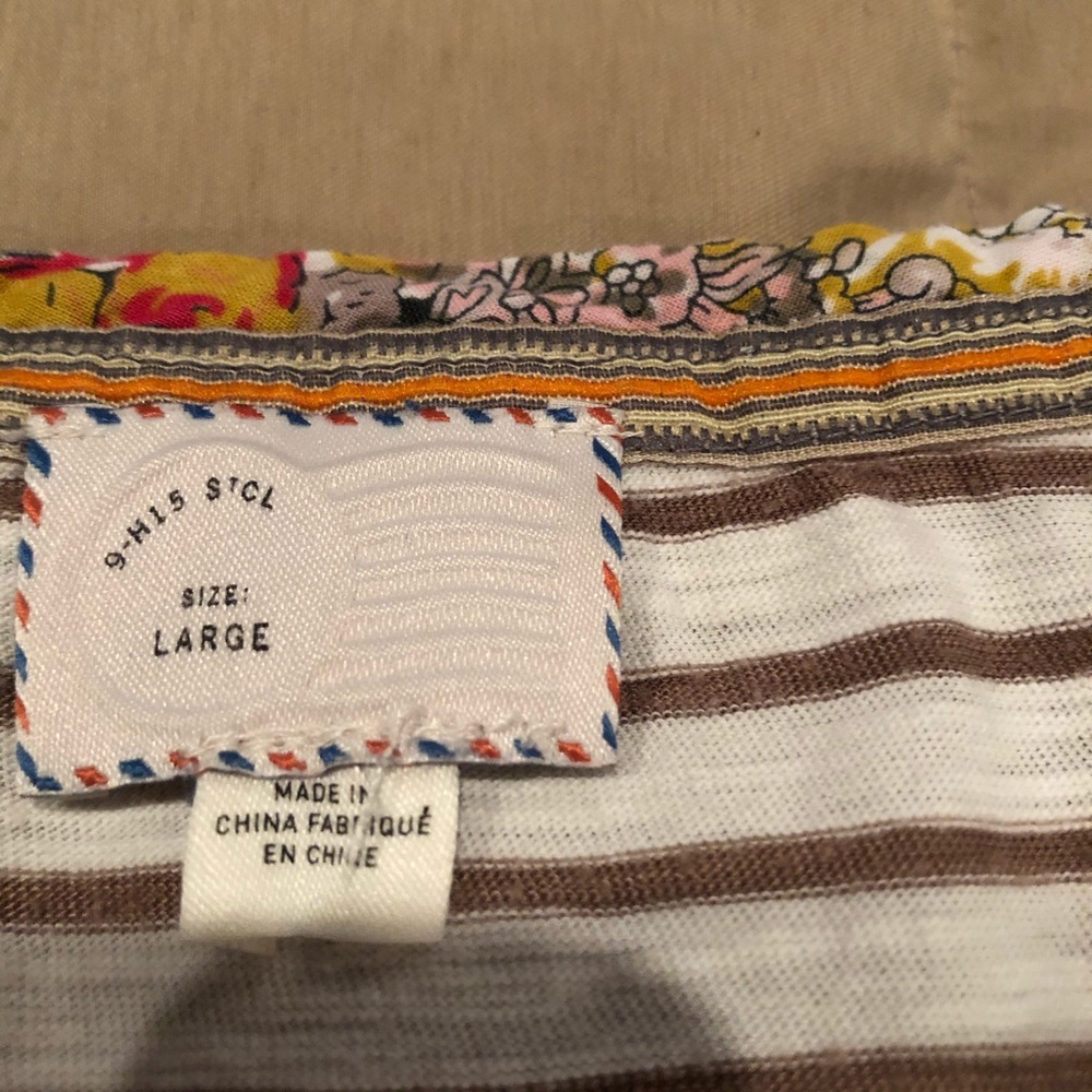 Cute multi colored/material top - Picture 2 of 5